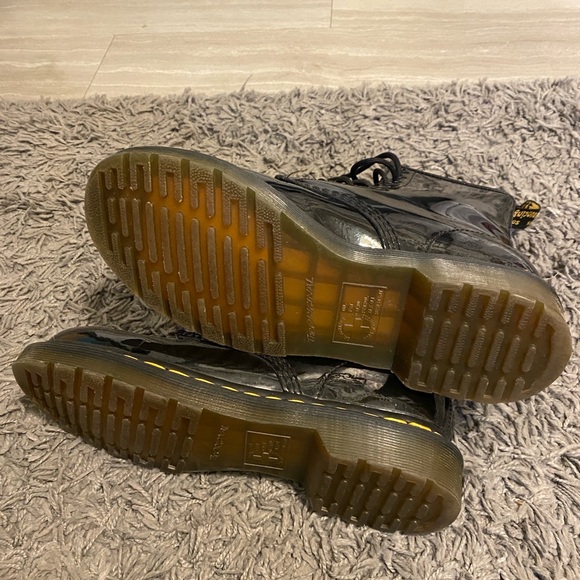 Dr. Martens 1460 WOMEN'S PATENT LEATHER LACE UP BOOTS - Picture 3 of 4